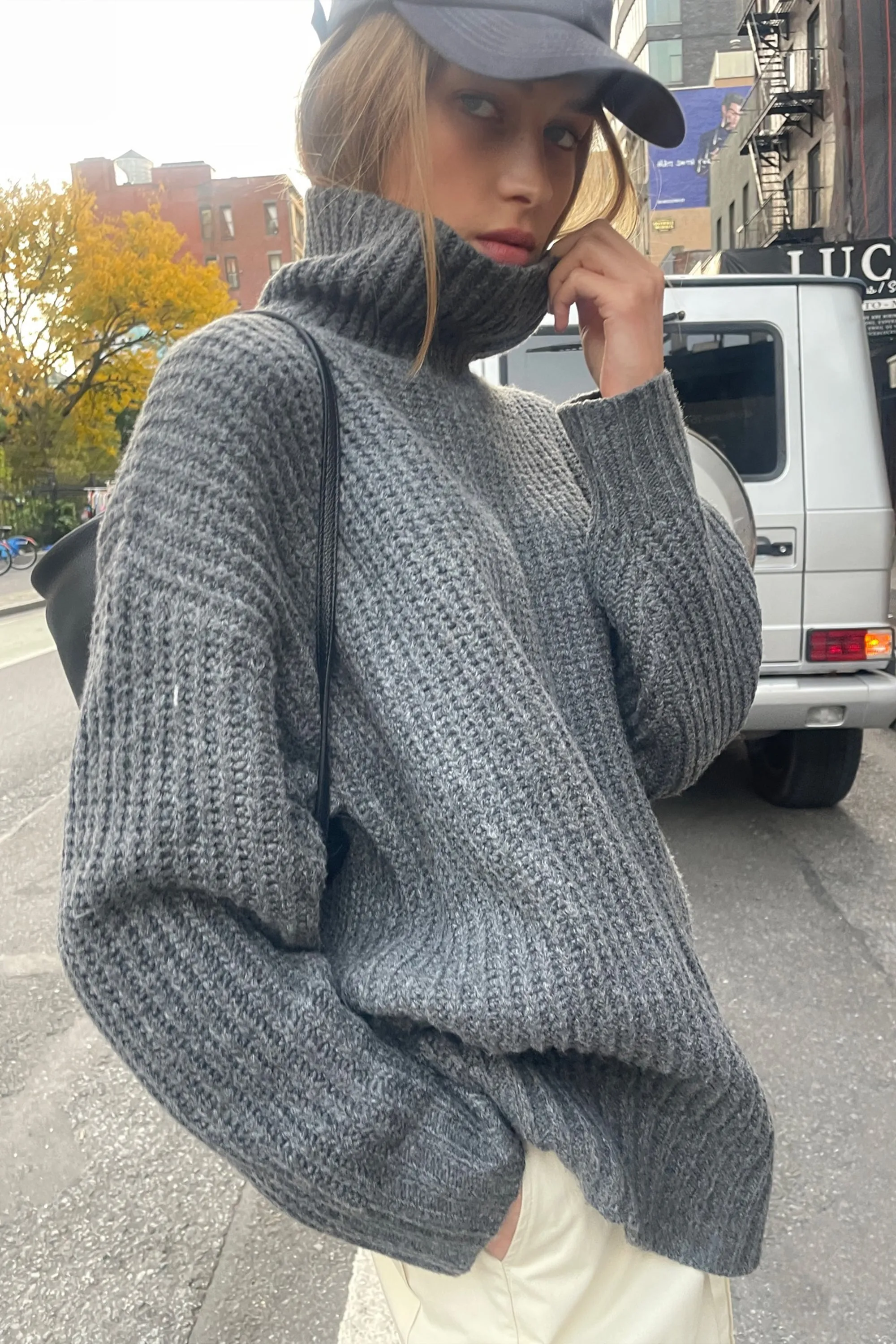 CHUNKY TURTLENECK SWEATER