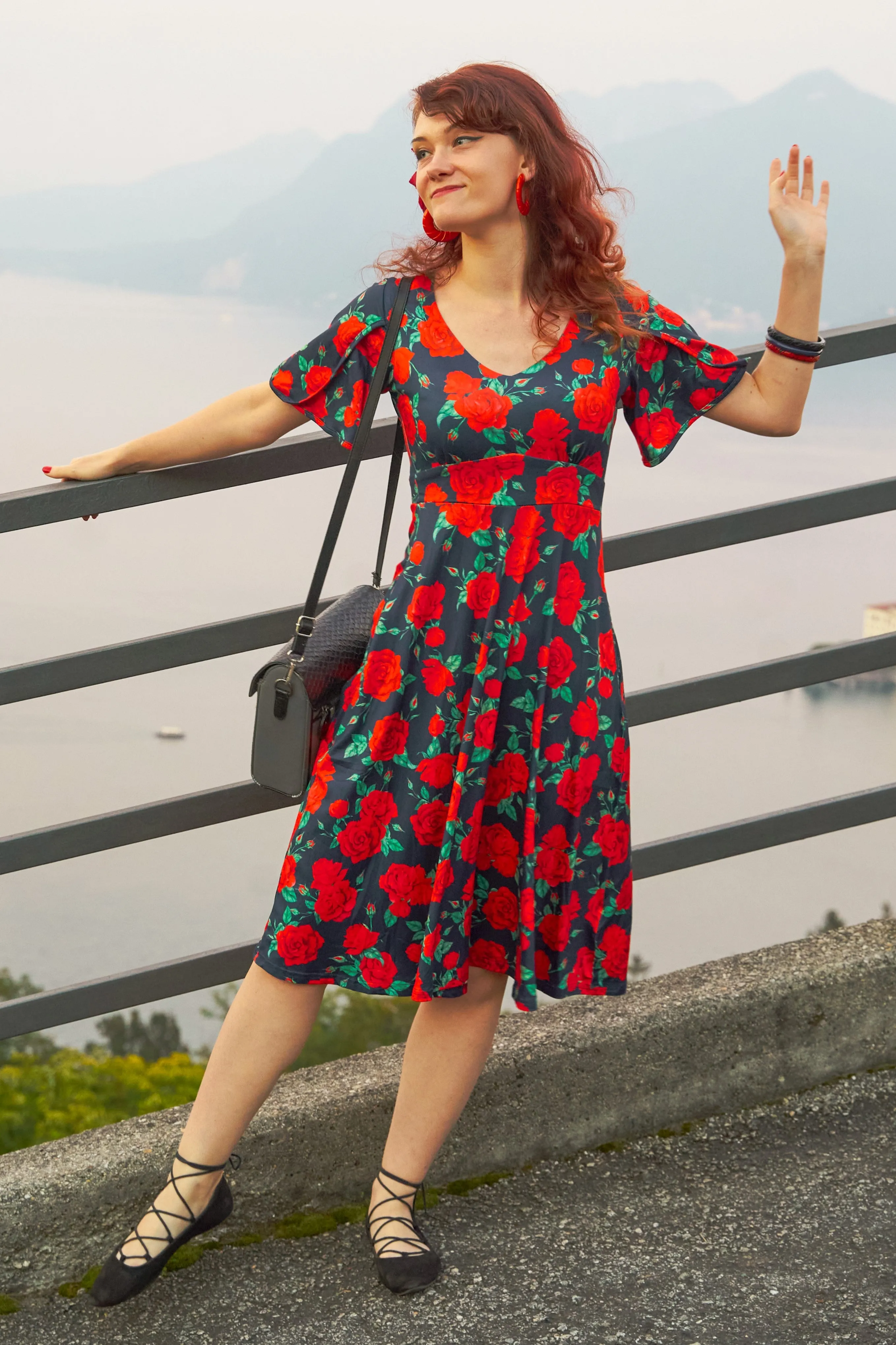 Janice Sleeved Tea Dress in Navy Blue/Red Rose Print